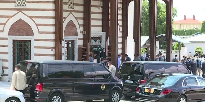 Erdoğan cuma namazını Kerem Aydınlar Camisi'nde kıldı