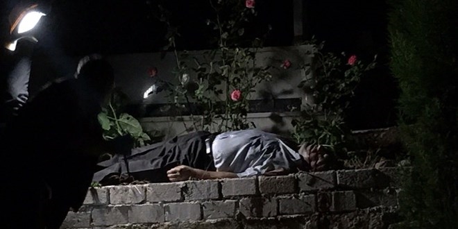 Eşinin mezarı başında silahla vurulmuş halde bulundu