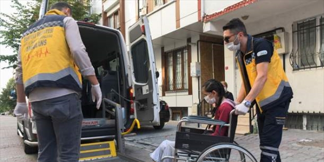 Ameliyat olan öğrenci, sınava hasta nakil aracıyla götürüldü