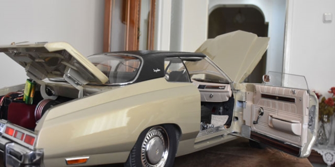 Tutkunu olduğu klasik otomobilin minyatürünü 36 yılda yaptı