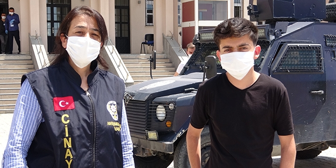 Polis ekipleri öğrenciyi sınava bir dakika kala yetiştirdi