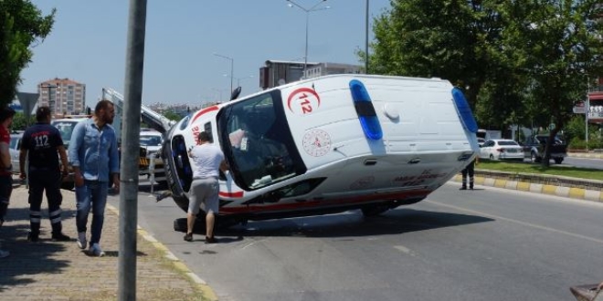 Aydın'da ambulans ile otomobil çarpıştı: 6 yaralı