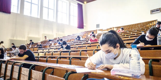 'Türkiye'deki üniversitelerde kayıtlı 27 bin 606 Suriyeli öğrenci var'