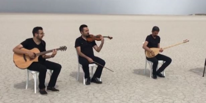 Doğa harikası Tuz Gölü klip mekanına dönüştü