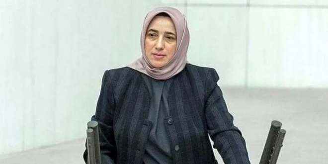 Özlem Zengin'e küfür eden isim gözaltına alındı