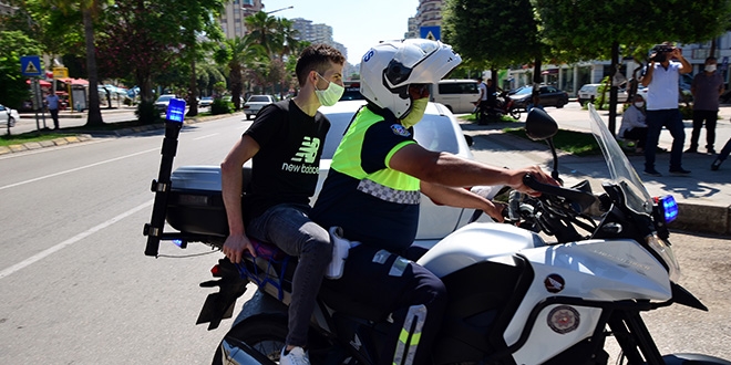 YKS adaylarının yardımına yine polis yetişti