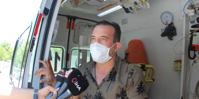 Karantina dinlemedi, sınava ambulansla gitti