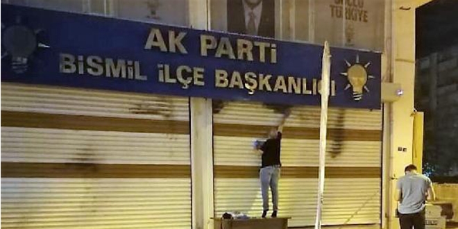 AK Parti Bismil le Bakanl binasna molotofkokteylli saldr