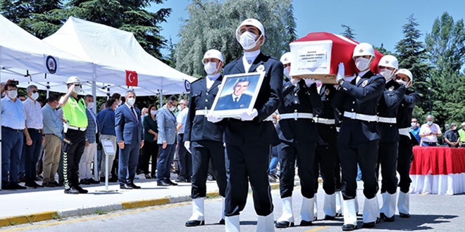 Emekli Emniyet Müdürü Kutlu, lösemiye yenik düştü