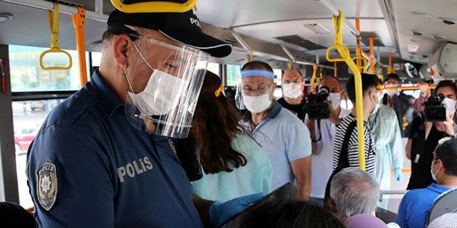 Bilim Kurulu Üyesi: Vakalar böyle giderse, okulların açılması zor