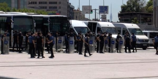 Adalet sarayı önünde geniş güvenlik önlemi