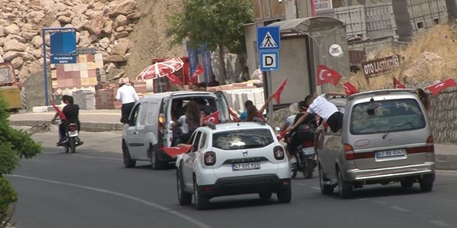 Asker uğurlama konvoyunda ölümden döndü