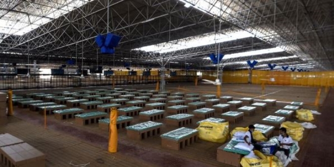 Hindistan'da Covid-19'a karşı karton yatak çözümü