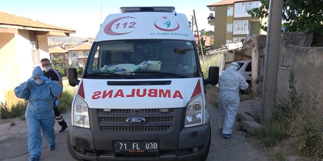Teste gitmek istemeyen genç kız, kendisini odasına kilitledi