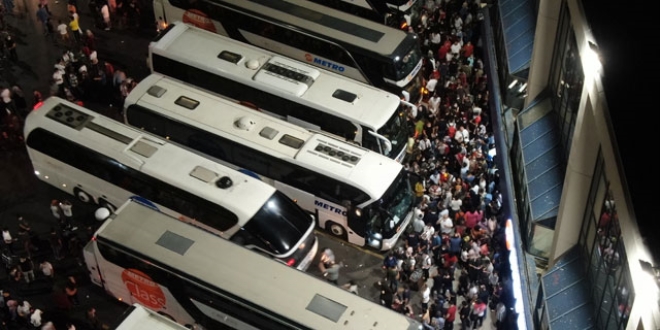 Otogarda yasa�a ra�men asker u�urlama yo�unlu�u