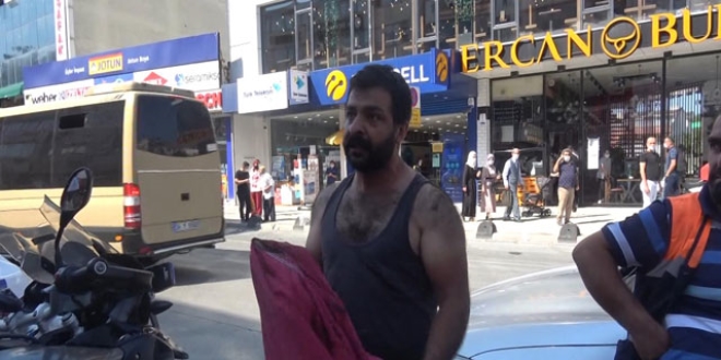 Arnavutköy'de maske cezasına kıyafetini çıkarıp tepki gösterdi