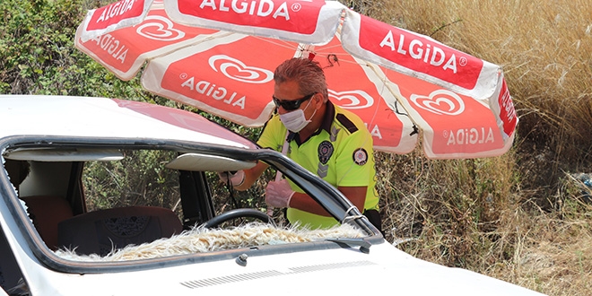 Kavurucu sıcak polisi de vurdu, kazada böyle görev yaptı