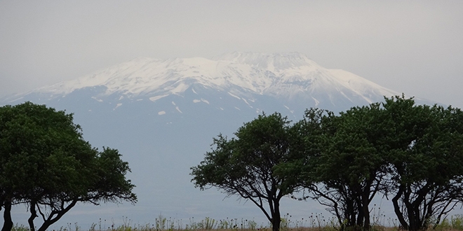 Temmuz ayında Süphan Dağı'na kar yağdı