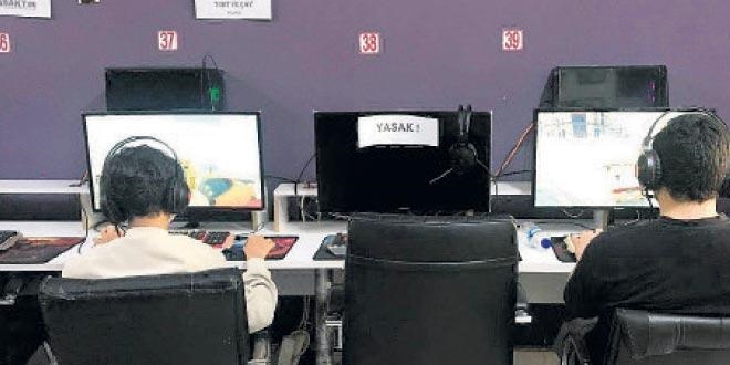 İnternet kafeler sinek avlıyor