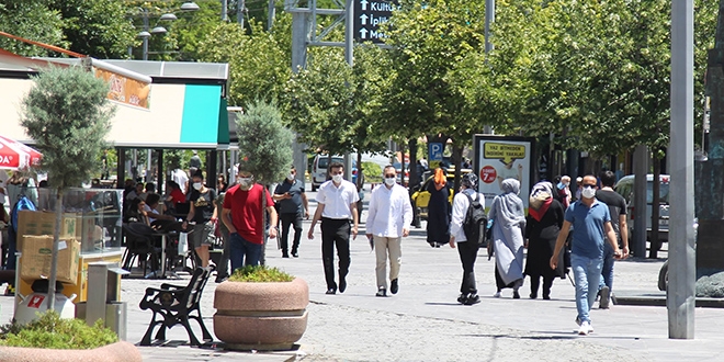 Konya'da tedbirsiz davranışlar korona vakalarını artırıyor