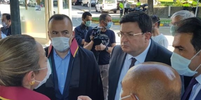 Baro başkanları Meclis'in giriş kapısında bekliyor