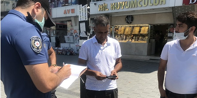 Maskesiz dışarı çıkan adamdan ikna için polise ilginç sözler