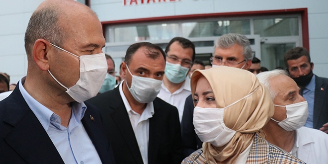 Bakanlar patlamada yaralanan vatandaşları hastanede ziyaret etti