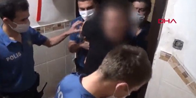 Çığlıkları duyan komşular haber verdi... Polis yaka paça götürdü