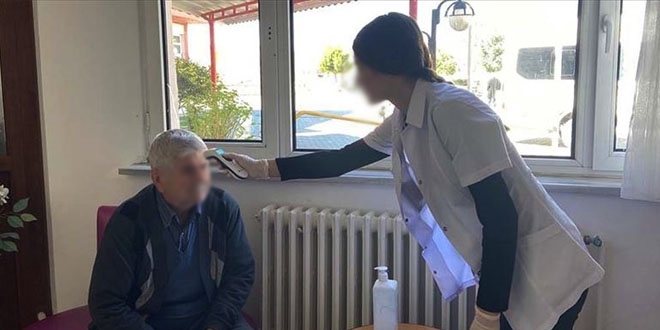 Yaşlı bakım evlerinde 10 günlük vardiyaya devam kararı