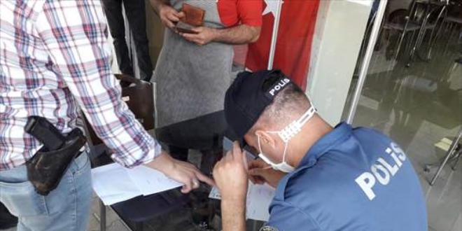 Konya'da maskesiz alışverişe çıkan 19 kişiye 17 bin 100 lira ceza