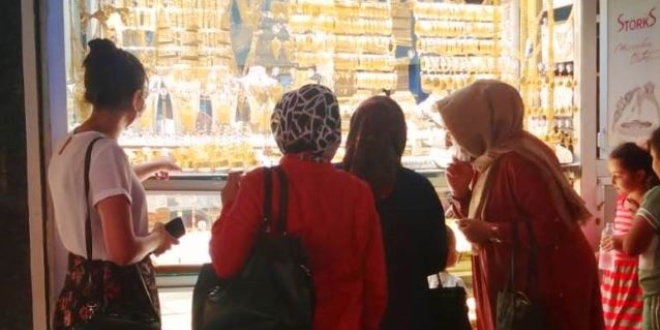 Düğün sezonu açılmasıyla altında hareketlilik başladı