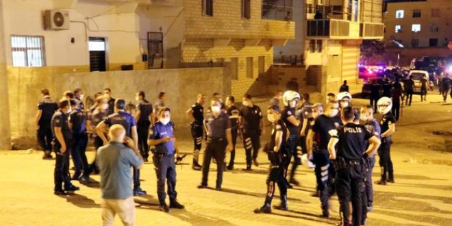 Maske uyarısı yapan polise mukavemet eden 5 kişi gözaltında