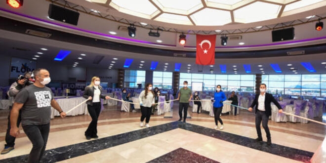 Bakan Koca'dan düğünlerde maske ve sosyal mesafe uyarısı