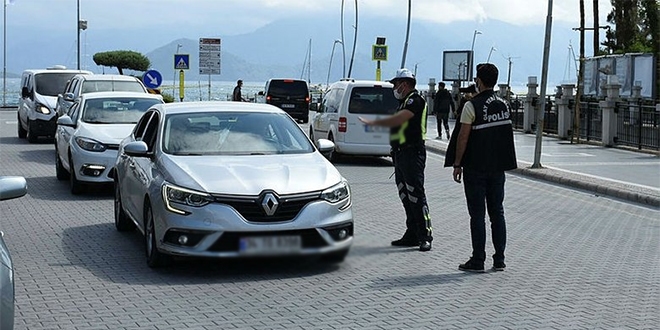 Mahkeme, 'polisin yetkisi yok' dedi ve maske cezasını iptal etti