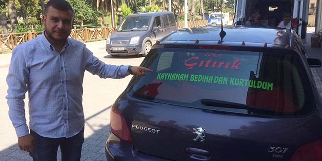 Eşinden ayrıldı, otomobiline 'Kaynanam Bediha'dan kurtuldum' yazdırdı