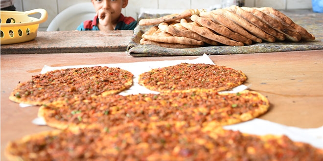 İki ilin lahmacun tartışmasına Siverekliler de katıldı