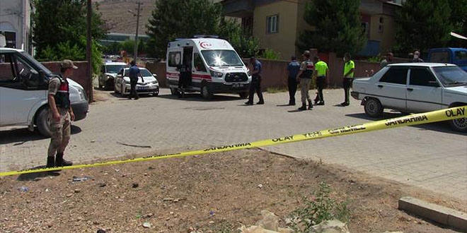 Akrabalar arasında silahlı ve bıçaklı kavga: 1 ölü, 5 yaralı