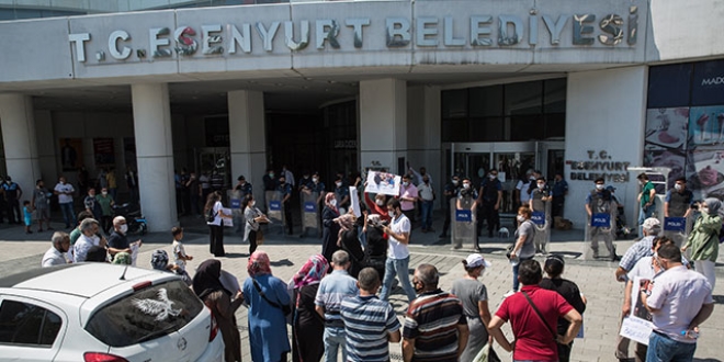 Esenyurt Belediyesi önünde pazarcı gerilimi