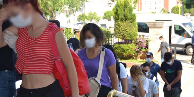 249 kişiyi 72 bin lira dolandıran 'eskort' çetesi çökertildi