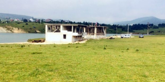 Acelle Yaylası'na yapılan beton yapılar tepkiye yol açtı