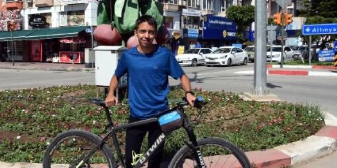 Bisikletliye 'kask' ve 'krmz k' cezas iptal edildi