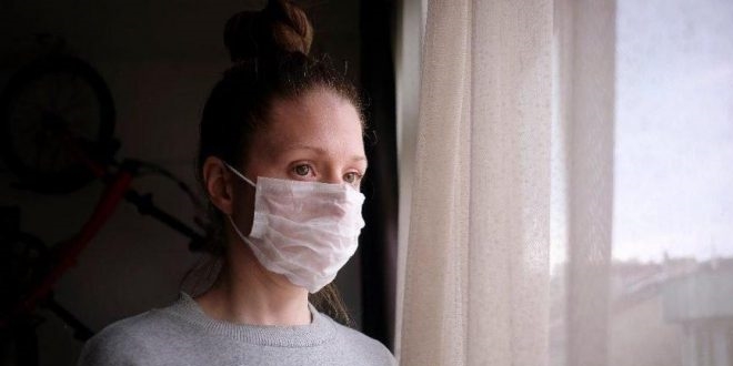 Maske takılıyken de sosyal mesafe kuralına uyun