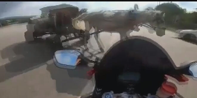 Şile'de motosiklet sürücüsü at arabasına böyle çarptı