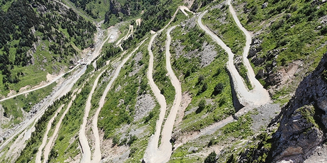 Dünyanın en tehlikeli yolu ulaşıma açılmayı bekliyor