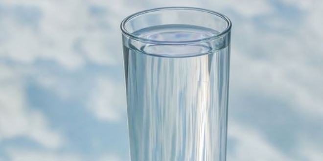 Az su içmenin böbrek taşı riskini artırdığı uyarısı