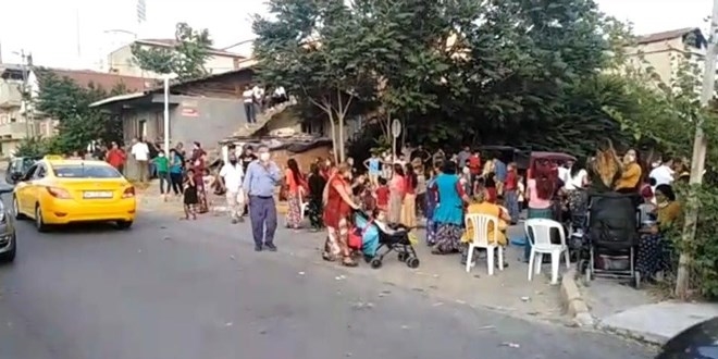 Sosyal mesafesiz sokak düğününe polis baskını