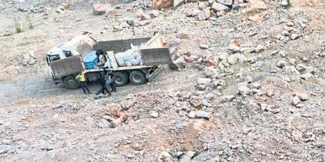 Kucakta bomba! 15 gün bekletilmesi gerekirken böyle taşındı