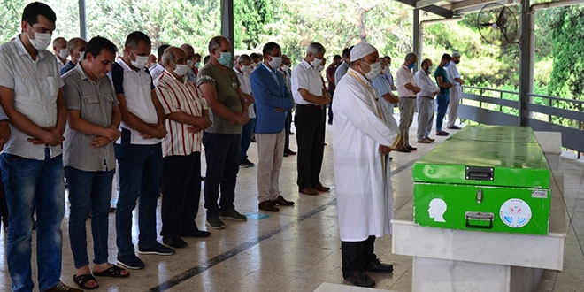 Okuldaki patlamada ölen öğretmen toprağa verildi