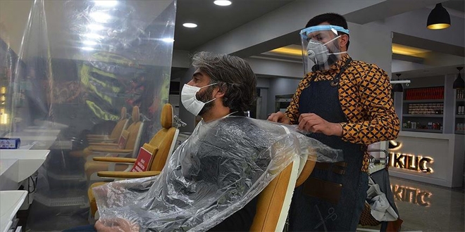 Berber, kuaför, güzellik salonlarında artık konuşmak yasak!