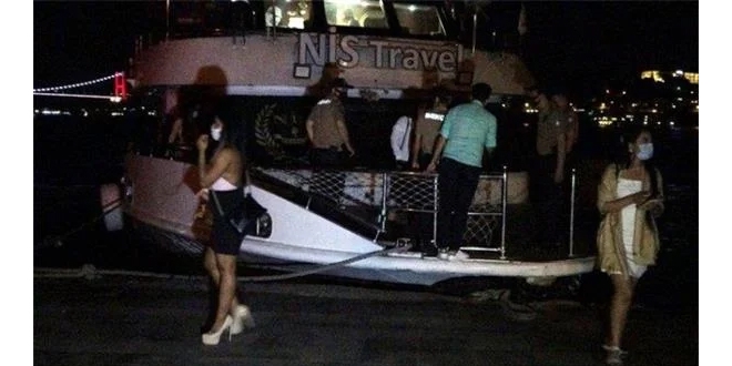 Bebek'te yat partisine baskın! Polis tek tek indirdi